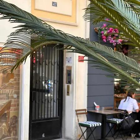 Bright -2 Min To Near Massena Square 아파트 *