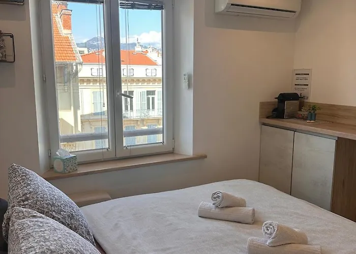 Bright Ac Prime Location Place Massena Steps From Apartment